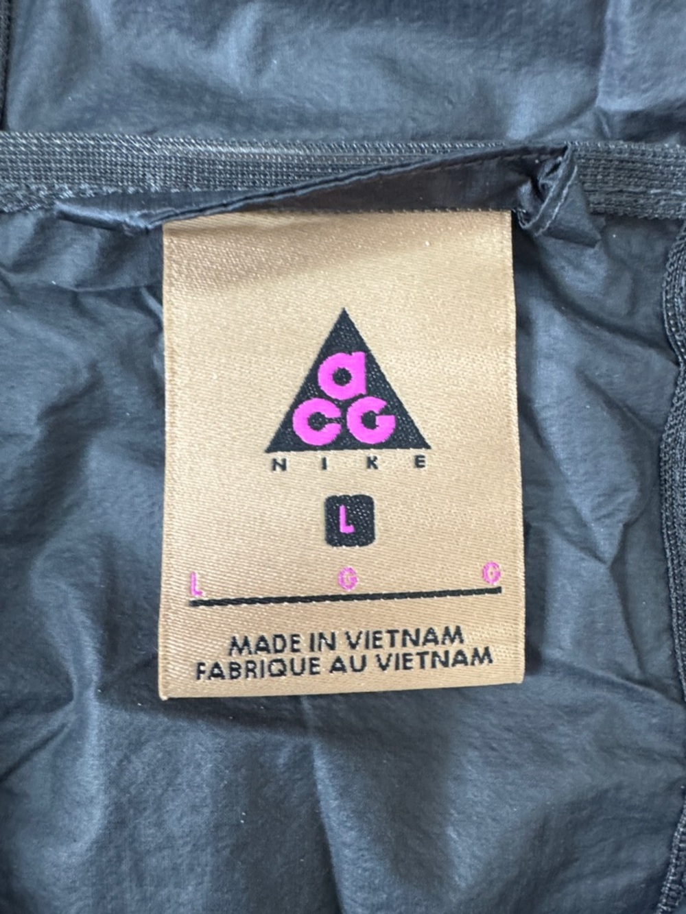 Nike ACG (All Conditions Gear) Lightweight Black Hooded Windbreaker Jacket - Picture 2 of 5